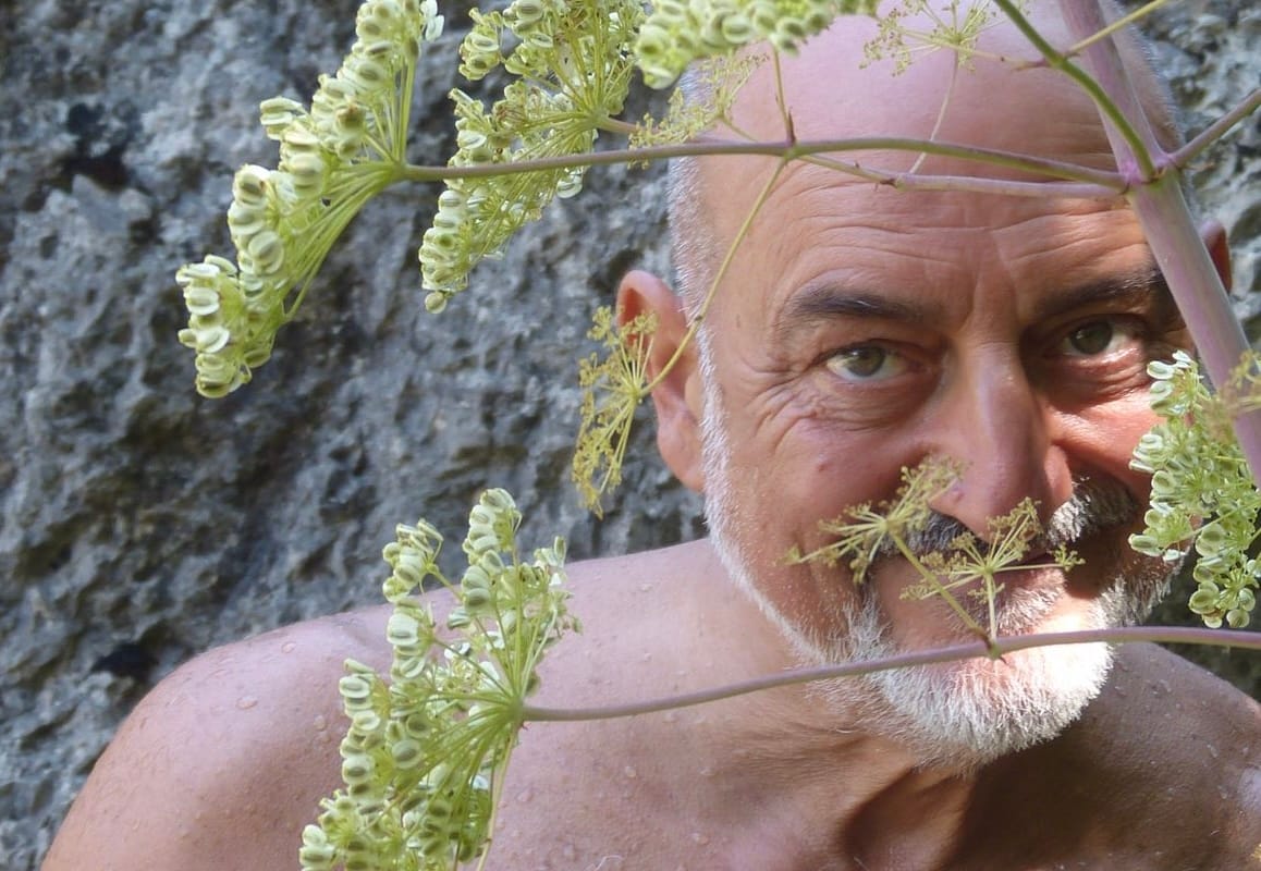 Dott. Gianmaria Pisani: una storia di passione, animali e dardi silenziosi